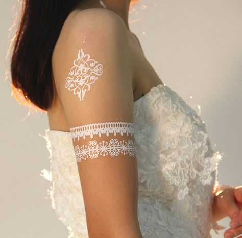 2016 Top selling white henna tattoos, white lace temporary tattoo sticker Tattoo Branca, Henna Nail Art, White Henna Tattoo, Henna Hand Designs, White Henna Designs, Indian Henna Designs, White Tattoos, Henna Nails, Henna Tattoo Hand