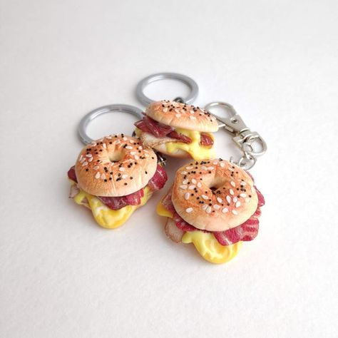 Dessert Jewelry, Sandwich With Bacon, Food Keychain, Weird Earrings, Crazy Earrings, Crea Fimo, Miniature Foods, Bacon Egg And Cheese, Bagel Sandwich