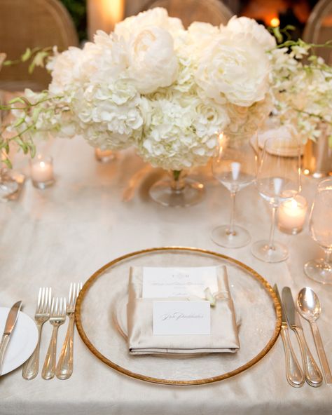 Full, white peonies, roses, and hydrangeas sit alongside ivory-and-gold table settings. Peonies Wedding Centerpieces, Gold Wedding Centerpieces, Hydrangea Bouquet Wedding, Summer Wedding Reception, Wedding Motifs, Boda Mexicana, Peony Wedding, Santa Barbara Wedding, Wedding Centerpieces Diy