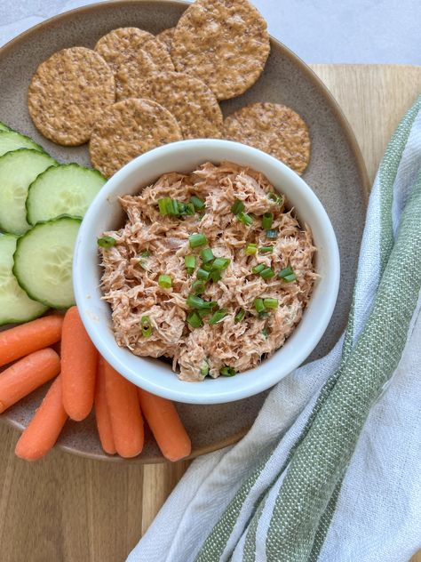 Easy Buffalo Tuna Dip Buffalo Tuna, Tuna Packets, Tuna Dip, Protein Pasta, Vegan Mayonnaise, Snack Dip, High Protein Vegan, Canned Chicken, Yummy Dips