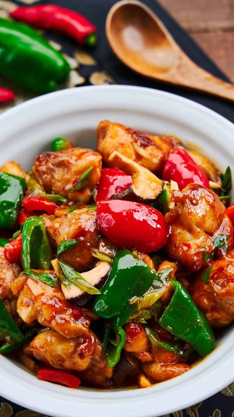 Hunan Chicken Recipe Hunan Chicken Recipe, Hunan Chicken, Best Chinese Food, Authentic Chinese Recipes, Asian Inspired Dishes, Taiwanese Food, Thailand Food, Chicken Main Dishes, Chicken Stir Fry