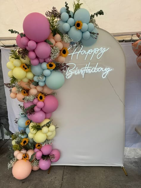 Wild Flower Balloon Garland, Balloon Flower Garland, Floral Backdrop With Balloons, Wildflower Balloon Backdrop, Balloon Garland Flowers, Balloon Arches With Flowers, Colorful Balloon Decorations, Blooming Party Theme, Arch With Balloons And Flowers