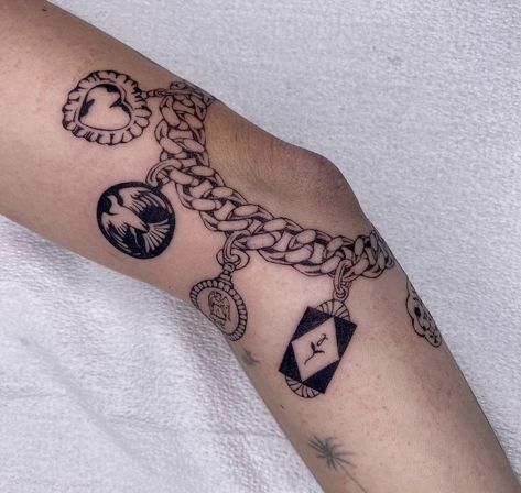 Keychain Tattoo, Charm Tattoo, Chain Tattoo, Video Game Tattoo, Torso Tattoos, Gaming Tattoo, Rib Tattoo, Tattoo Inspo, Pretty Tattoos