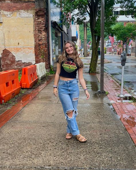 hippie summer outfit rainy day sublime shirt Sublime Shirt Outfit, Random Outfits, Sublime Shirt, Clothes Ideas, Shirt Outfit, Aesthetic Clothes, Summer Outfits, Fashion Inspo, Cute Outfits