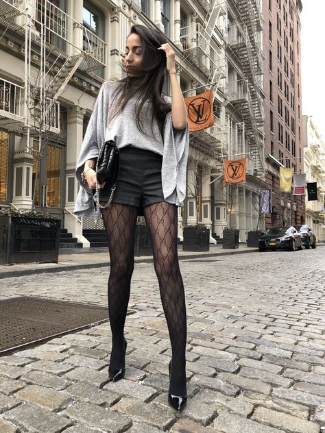 Gucci Pantyhose Outfits, Gucci Stockings Outfit Ideas, Black Gucci Tights Outfit, Stocking Outfit Ideas, Gucci Stockings Outfit, Shorts With Pantyhose Outfits, Gucci Tights Outfit Ideas, Gucci Tights Outfit, Tights Outfit Ideas