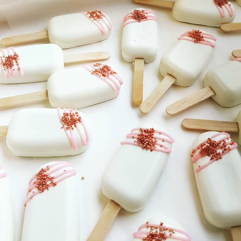 Cake Sicles, Dessert Business, Rose Cake Pops, Popsicles Cake, Valentine Cake Pop, Diy Favors, Valentines Cake, Chocolate Creations, Birthday Sweets