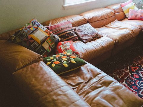 Old Leather Couch, Best Leather Sofa, Corner Couch, Couch Set, Leather Couch, Style Deco, Leather Sectional, Bohemian Home, My Dream Home