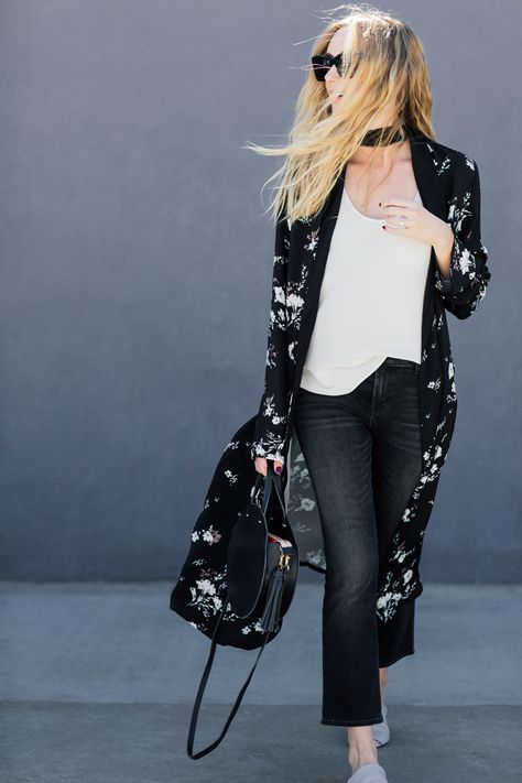 dark floral kimono and cropped flare jeans Kimono And Jeans, Kimono Outfits, Floral Black And White, Black Floral Kimono, Kimono Outfit, Classic Style Outfits, Sweater Maxi Dress, White T Shirts, Winter Jeans