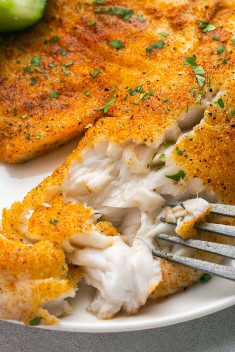 Tilapia Seasoning, Cooking Tilapia, Tilapia Fillet Recipe, Fried Tilapia Recipes, Air Fryer Tilapia, Housewife Recipes, How To Cook Tilapia, Air Fried Fish, Frozen Tilapia