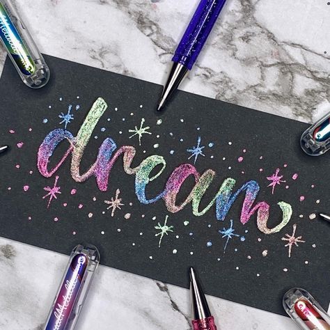 Glitter Pen Art, Pencil Realism, Journal Titles, Glitter Pens Art, Bullet Journal Titles, English Calligraphy, Calligraphy Ideas, Pen Calligraphy, Lettering Art