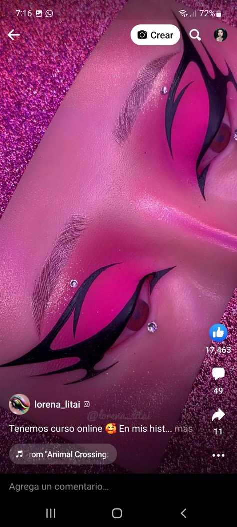 Goth Graphic Liner, Pink Goth Makeup, Eyeliner Grafico, Alt Eyeliner, Graphic Eyeliner Ideas, Graphic Liner Ideas, Graphic Liner Makeup, Graphic Makeup, Rave Makeup