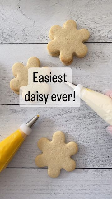 Easy Buttercream Cookie Decorating, How To Decorate Easter Cookies, Flower Sugar Cookies Buttercream, Easter Sugar Cookies Decorated Buttercream, Decorated Cookies Flowers, Flower Cookies Buttercream, Easter Cookies Buttercream, Cookie Decorating With Buttercream, Decorating Cookies With Buttercream