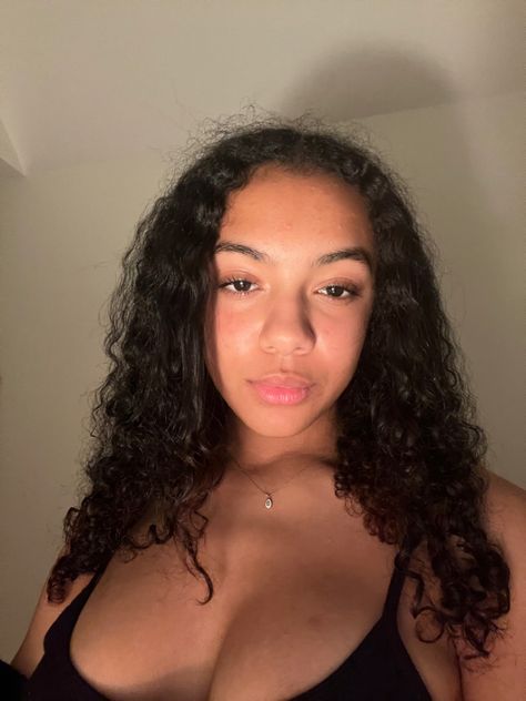 Lightskin Girl Curly Hair, Mixed Girl Curly Hair, Curly Hair Selfie, Curly Heads, Hair Selfie, Mixed Curly Hair, Black And White Girl, Fine Chocolate, Black Curly Hair