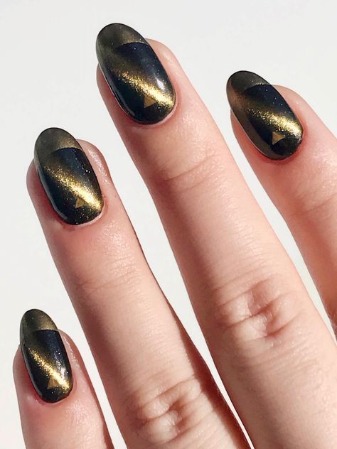 Black Gold Chrome Nails, Black Nails With Gold Chrome, Black And Gold Cat Eye Nails, Gold Magnetic Nails, Black And Gold Chrome Nails, Black Chrome Nails, Metallic Nails Design, Black Gold Nails, Gold Chrome Nails