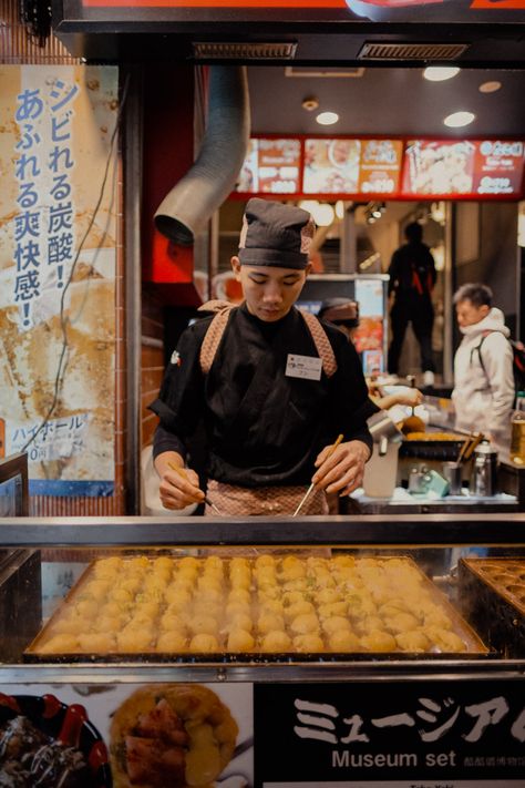 The famous Takoyaki at Dotonbori Street in Osaka, Japan #japanesefood #dotonbori #osaka #japan Chef Character, Dotonbori Osaka, Japan Street Food, Odaiba, Osaka Japan, Japanese Food, Osaka, Street Food, Chef