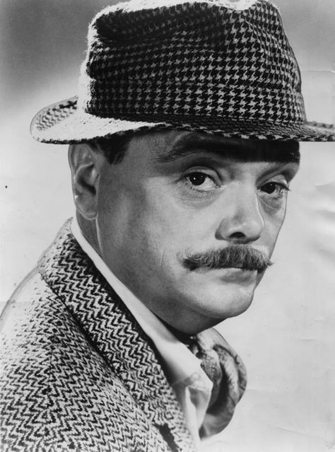 "Dr. Bombay! Dr. Bombay! Emergency come right away" Bernard Fox, the Welsh-born character actor best known as Dr. Bombay on the 1964-71 ABC sitcom "Bewitched," was born on this date in 1927. He died at the age of 89 in 2016. Photo from the L.A. Times files. https://www.facebook.com/ClassicHollywoodLAT/photos/a.325229037557486.74836.315575098522880/1688006651279711/?type=3&theater Dr Bombay, Classic Actors, The Andy Griffith Show, Andy Griffith, Elizabeth Montgomery, Beautiful Witch, Character Actor, Vintage Tv, Historical Pictures