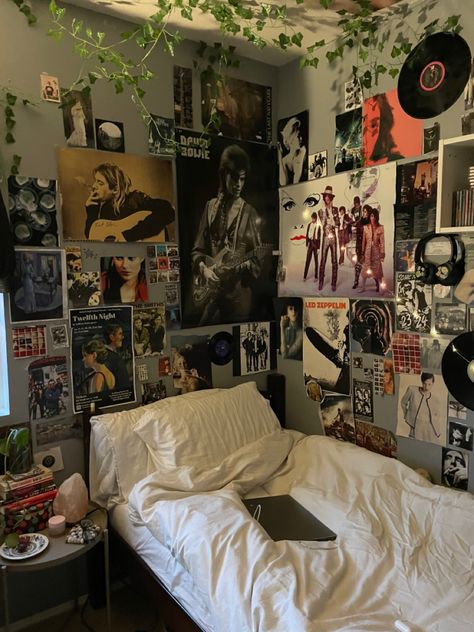 Grunge Bedroom, Cool Room Decor, Chill Room, Retro Room, Indie Room Decor, Dekorasi Kamar Tidur, Room Redesign, Grunge Room, Indie Room