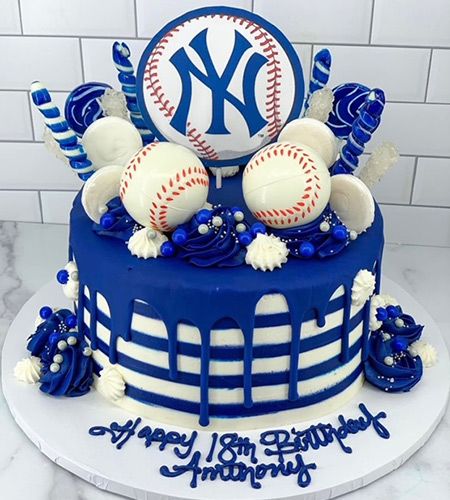 Baseball Cake Ideas, New York Yankees Cake, Yankee Cake, Baseball Birthday Cakes, Basketball Birthday Cake, Baseball Theme Birthday, Decorate Cake, Baseball Cake, Girly Cakes