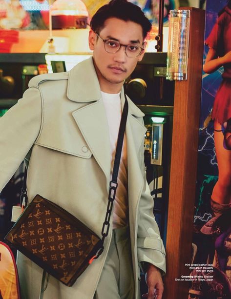 Men With Handbags, Men With Purses, Man Purse Outfit, Lv Men Bag, Louis Vuitton Bag Men, Afgansyah Reza, Goyard Luggage, Lv Trunk, Louis Vuitton Mens Bag