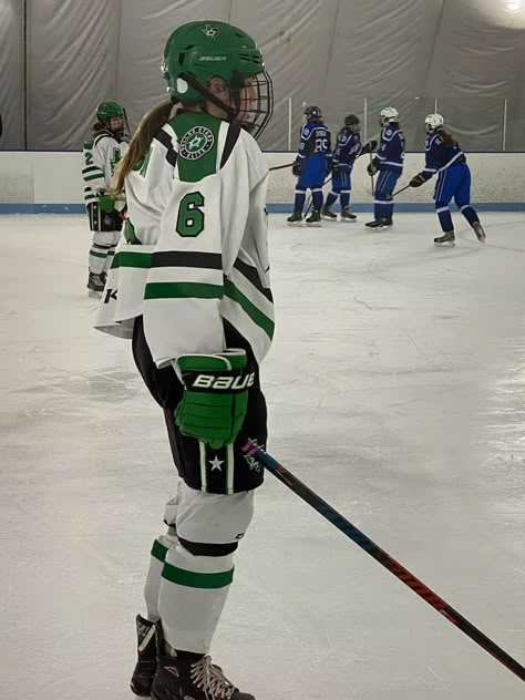 Ice Hockey Women, Women’s Ice Hockey, Female Hockey Players, Womens Hockey Aesthetic, Female Hockey Player Aesthetic, Ice Hockey Aesthetic Girl, Women’s Hockey, Hockey Outfits For Women, Hockey Girl Aesthetic