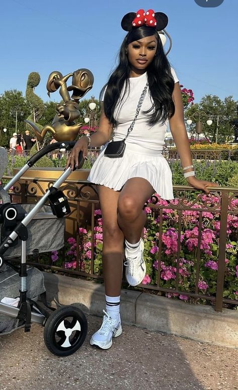 Disneyworld Outfit Women, Mirror Pictures Selfie, Epcot Outfit, Vacay Aesthetic, Soft Lifestyle, Disney Park Outfit, Disney Skirt, Vacay Pics, Photoshoot Hair