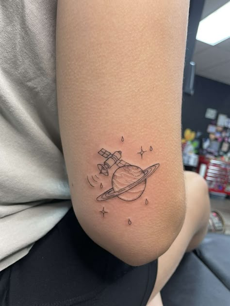 Harry Styles She Tattoo, Simple Harry Styles Tattoo, Satelite Tattoos Harry Styles, Harry Styles Satellite Tattoo, Love On Tour Tattoos, Matching Tattoos For Married Couples, Satellite Tattoo, Harry Styles Tattoos Ideas, Hs Tattoo