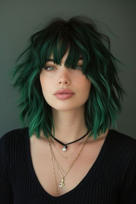 Short Hair Colors, Outfit Emo, Dark Green Hair, 2024 Hairstyles, Lob Styling, Rambut Brunette, Portrait References, Fairy Hair, Bangs Short