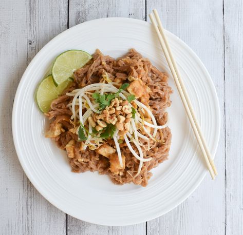 Gluten Free Pad Thai, Vegetarian Pad Thai, Low Fodmap Vegetables, Ibs Friendly Food, Fodmap Recipes Dinner, Low Fodmap Recipes Dinner, Vegetarian Thai, Fodmap Diet Recipes, Pad Thai Recipe