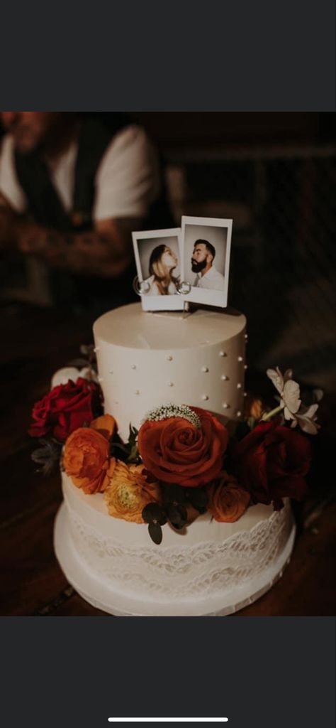 Photo Wedding Cake Topper, Wedding Cake With Polaroid, Wedding Cake Elopement, Wedding Cake Polaroid, Polaroid Wedding Cake Topper, Vintage Cake Toppers Wedding, Polaroid Cake Topper, Vintage Wedding Cake Toppers, Diy Wedding Cake Topper