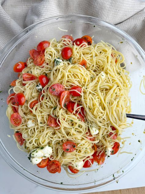 Fresh Caprese Pasta Baileys Recipes, Caprese Pasta, No Cook, Dinners To Make, Pasta Ingredients, Refreshing Food, Perfect Pasta, Family Friendly Meals, Nutritious Meals