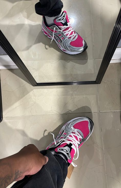 Pretty Sneakers, Trendy Shoes Sneakers, Basket Style, Pretty Shoes Sneakers, Kicks Shoes, Shoes Outfit Fashion, Shoe Wishlist, Cute Sneakers, Fresh Shoes