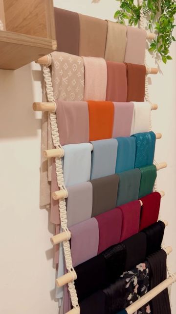 Diy Wood Shelves, Scarf Organization, Diy Crochet Bag, Diy Boho Decor, Bed Frame Design, Diy Fabric Crafts, Yarn Holder, Diy Crafts For Adults, Rope Crafts Diy