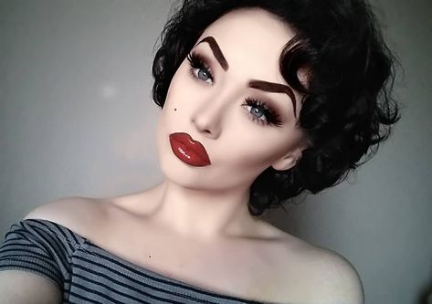 #makeup #beauty #doll #fashion #style #blonde #hair #pinup #pinupstyle #potd #photooftheday Vintage Eye Makeup, Rockabilly Hair Tutorials, 40s Makeup, 50s Hair, Cabelo Pin Up, Rockabilly Makeup, Pinup Makeup, 50s Makeup