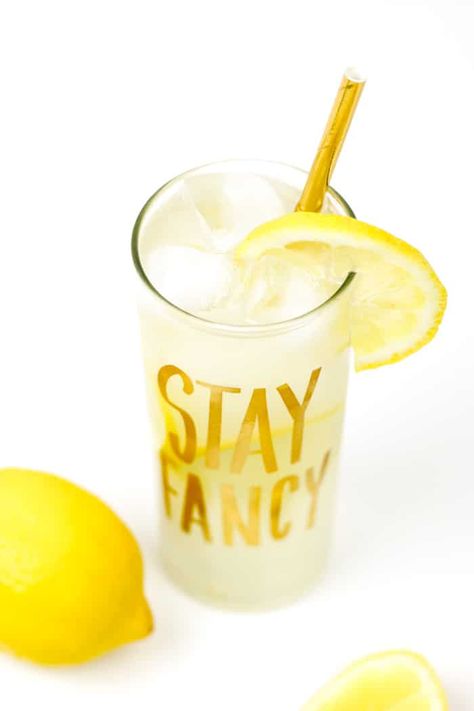 Love lemon? Sip on an ice-cold glass of Limoncello Lemonade. Pair fresh, homemade lemonade with zesty Italian limoncello for an ultra sweet-tart sipper you can serve anywhere from summer cookouts to baby showers. (via feastandwest.com) Limoncello Lemonade, Italian Limoncello, Craft Beer Recipes, Limoncello Cocktails, Frozen Drink Recipes, Champagne Recipes Cocktails, Frozen Cocktail Recipes, Lemonade Cocktail, Best Cocktail Recipes