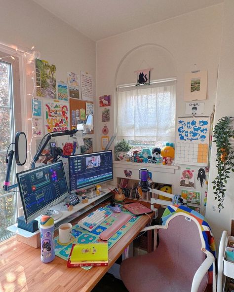 Art And Gaming Room, Cluttered Desk Drawing, Functional Room Ideas, Art Desk Inspiration, Art Set Up, Chey Barton, How To Make Your Room Cozy, Desk Set Up, Art Desk Setup