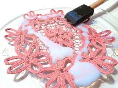 I LOVE RESIN: Crochet and other Fine Fibers Encased In Resin Resin Crochet, Doily Crafts, Resin Techniques, Plastic Fou, Resin Gems, Resin Jewerly, Shell Diy, Resin Crafting, Clear Plates