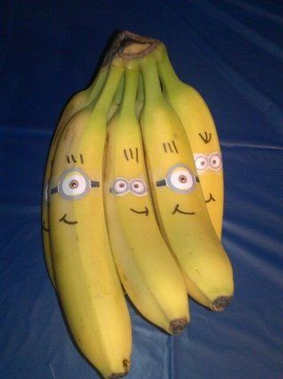 Easy Potluck Ideas For When Your Kid Tells You The Night Before Banana Crafts, Minion Craft, Easy Potluck, Halloween Snacks For Kids, Kids Halloween Food, Minion Halloween, Minion Cupcakes, Minion Banana, Healthy Halloween Snacks