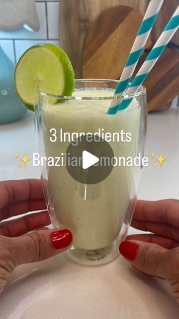 Paloma Medeiros on Instagram: "Brazilian Lemonade ! Super delicious💛🇧🇷💚!!! Only 3 INGREDIENTS! Creamy and refreshing This lemonade it’s super simple to make.  ✨Follow me for more easy and delicious recipes ideas!!!🫶🏼  🍋Ingredientes:  - 3 limes - 1 can of sweetened condensed milk  - 1 Cup of cold water - 2 Cups of ice - 3 Tbsp of sugar (optional)  🍋How to do:  - Start by washing the 3 limes, then cut them in small parts.  🔑 The key of the secret for the perfect lemonade is: Remove the white part from the all limes before put them into blender ( to lemonade not being too bitter). - Place the limes halves in a blender and add water, ice, condensed milk and ice. - Strain the limonade to resolve any pulp. ENJOY 😉   #easydrinks  #starbuckscopycatrecipe  #starbuckscopycatdrinks  #eadyre Lime Drink With Sweetened Condensed Milk, Lemonade With Sweetened Condensed Milk, Lime And Condensed Milk Drink, Lime Condensed Milk Drink, Mexican Lemonade Recipes, Lemonade With Condensed Milk, Lemon Slushie Recipe, Mexican Lemonade, Blended Lemonade