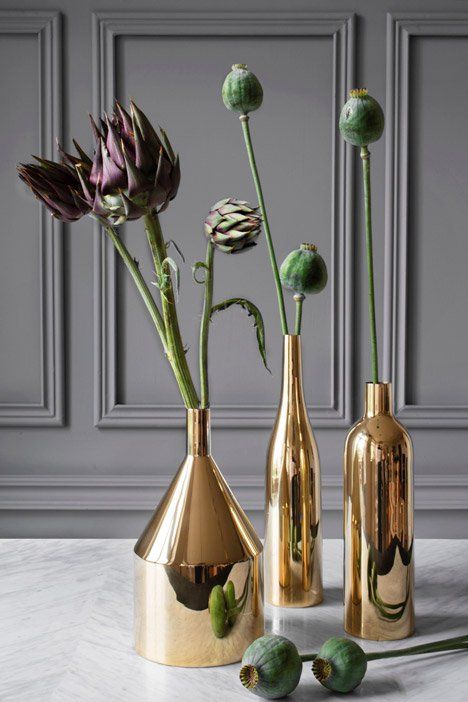 Artichoke & Pod Arrangements | Modern Brass Vase | Via Fondazza Vase series for Skultuna Gold Vases, Brass Vase, Gold Interior, Deco Floral, Decor Minimalist, Boho Home, Still Life Painting, Home Fashion, 인테리어 디자인