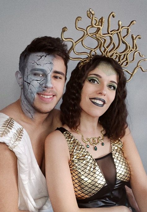 Medusa Costume Outfit Couple, Medusa Duo Costume, Medusa And Statue Halloween Costume, Medusa And Zeus Costume, Medusa Couples Halloween Costume, Couple Halloween Makeup Ideas, Medusa And Statue Costume, Medusa Costume Couple, Medusa And Poseidon Costume