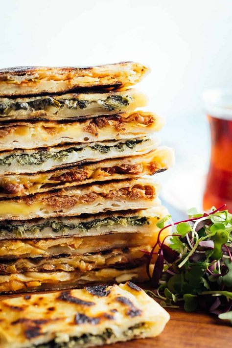 Gozleme Recipe, Meet Recipe, Turkish Flatbread, Spinach Feta, Whats For Lunch, Low Calorie Snacks, Spinach Recipes, Spinach And Feta, Delicious Snacks Recipes