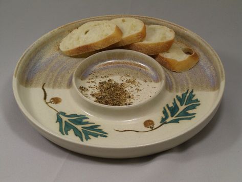 Bread And Oil, Bread Dipping, Bread Tray, Party Platter, Pottery Workshop, Party Platters, Pottery Crafts, Diy Pottery, Ceramics Pottery Art