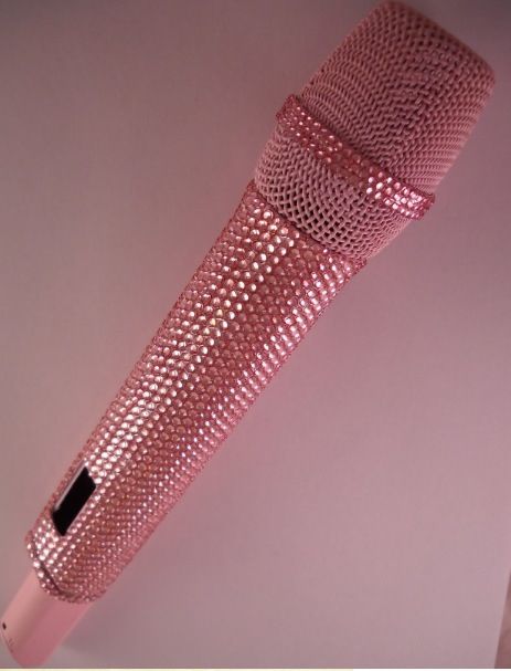 Nicki Minaj's microphone! Rhinestone Microphone, Bling Microphone, Diy Microphone, Music Mic, Rap Art, Music Supplies, Microphone Studio, Dream Music, Catty Noir