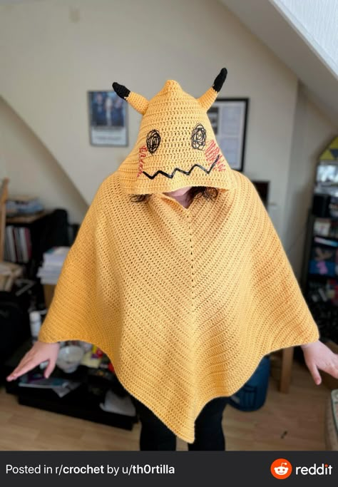 Mimikyu Crochet, Anime Knitting, Crochet Mimikyu, Crochet Cosplay Pattern Free, Crochet Pokemon Hat, Anime Crochet Clothes, Crocheted Stuff, Fun Crochet Hats, Cosplay Crochet