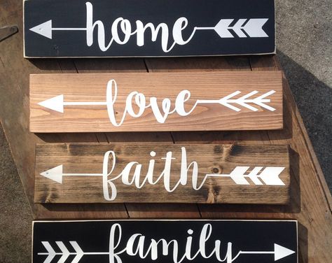 Arrow Wood Sign, Wood Arrow, Diy Outdoor Decor, Diy Wood Signs, Pallet Crafts, Pallet Signs, Rustic Wood Signs, Pallet Art, Rustic Signs