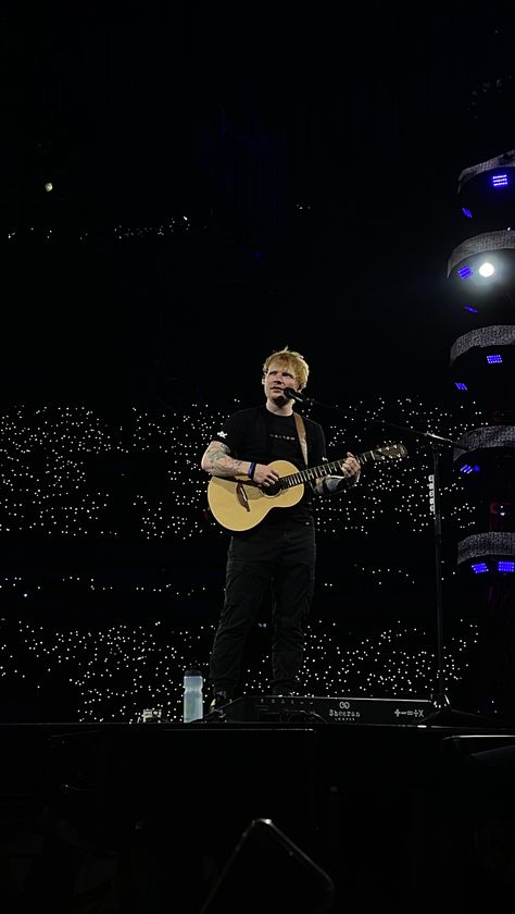 Photograph Ed Sheeran Aesthetic, Ed Sheeran Wallpaper Aesthetic, Ed Sheeran Aesthetic, Ed Sheeran Concert Outfit, Concert Ed Sheeran, Ed Sheeran Wallpaper, Ed Sheeran Tour, Ed Sheeran Mathematics Tour, Ed Sheeran Concert