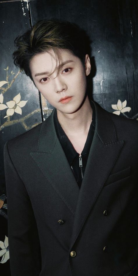 #LuHan #鹿晗 #LuHanxEsquire #Luhan_Studio #Weibo #LuHanPhotoshoot #LuHanGucci Luhan Photoshoot, Luhan Drama, Luhan Weibo, Luhan Exo, Pass Photo, Exo Luhan, Asian Music, Id Photo, Lu Han