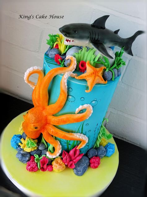 Sea Creature Birthday Cake, Fondant Octopus Tutorial, How To Make Fondant Octopus, Octopus Cakes For Kids, Octopus Birthday Cake, Under Sea Cake, Octopus Cake Topper, Birthday Cake Octopus, Octopus Birthday