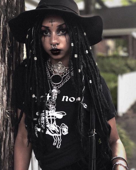 UnRooolie❼ on Twitter: "Hey there friends this is just a black goth appreciation tweet… " Shadow Boy, Black Goth Girl, Afro Goth, Afro Punk Fashion, Goth Subculture, Black Goth, Dread Hairstyles, Afro Punk, Estilo Punk