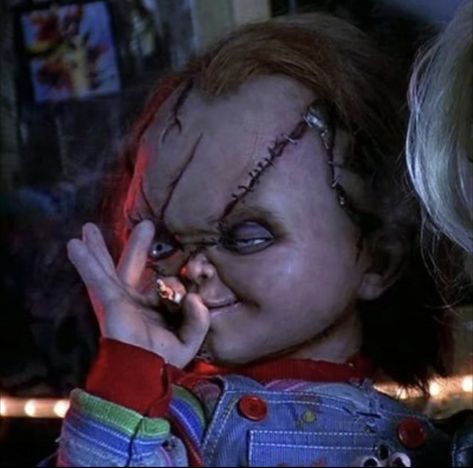 Scary Chucky, Chucky Pfp, Chucky Movies, Childs Play Chucky, Chucky Doll, Scary Movie Characters, Scary Wallpaper, Bride Of Chucky, Horror Movie Icons